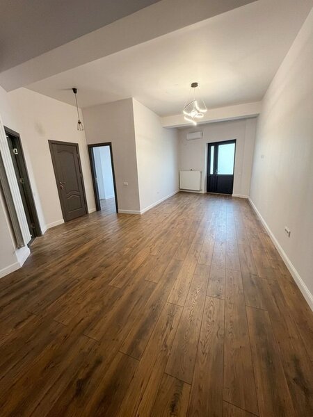 Pipera, spatiu comercial, apartament stradal, 52 mp utili.